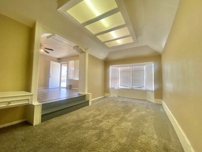 Foto del edificio - Great 3 bed 1 bath near 50th and slide now...
