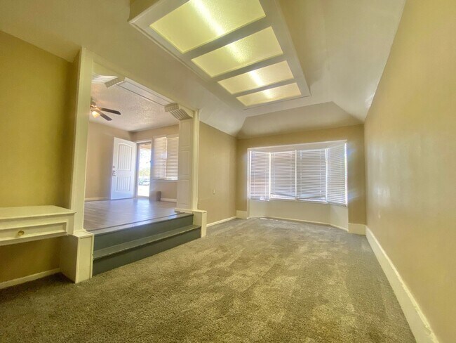 Building Photo - Great rental near center of Lubbock now av...