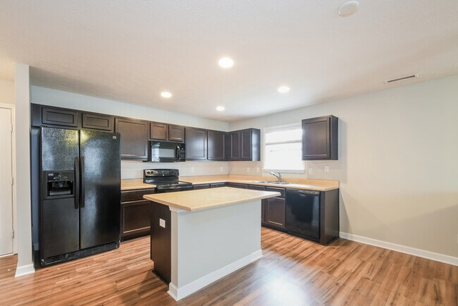Building Photo - Wonderful 3 Bedroom