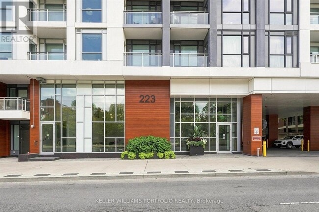 Building Photo - 223 St Clair Ave W