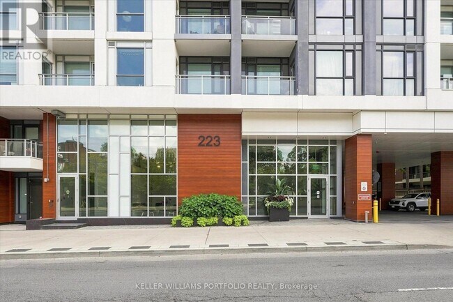 Photo du bâtiment - 223 St Clair Ave W