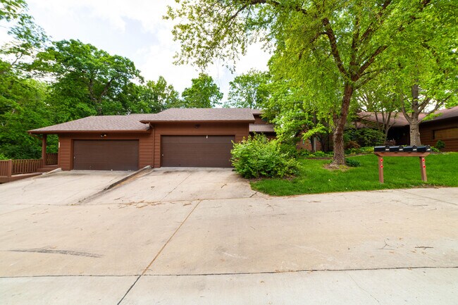 Foto del edificio - 2824 Melody Ln