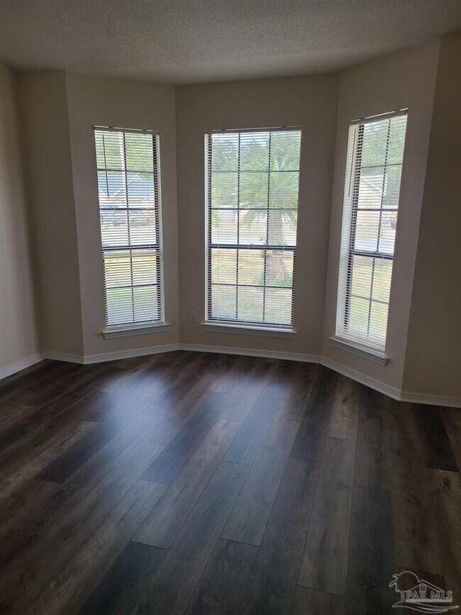 Foto del edificio - 4705 Kitty Hawk Cir