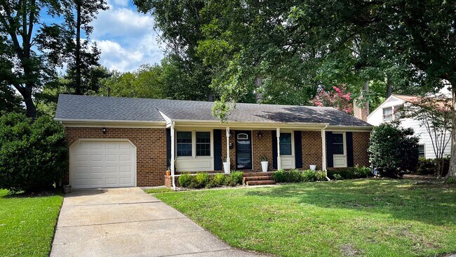 Building Photo - Updated Brick Ranch - Move In Ready!
