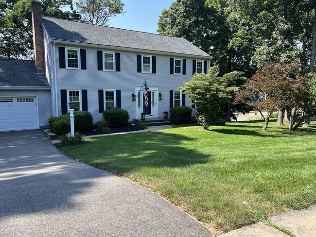Foto del edificio - 205 Lexington Ct