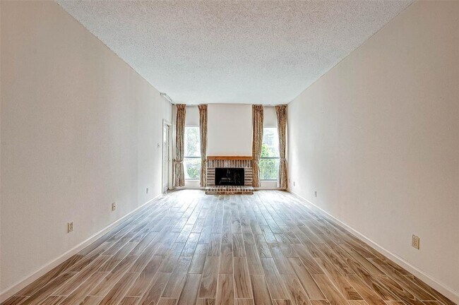 Foto del edificio - 10047 Westpark Dr