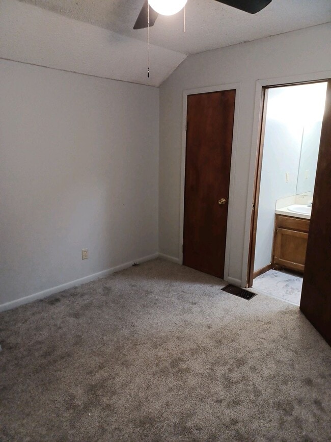 Foto del edificio - 403 Kennon Ln