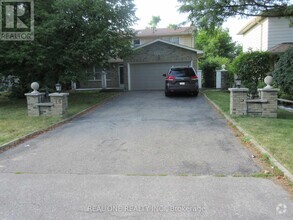 Building Photo - 14 Liebeck Crescent