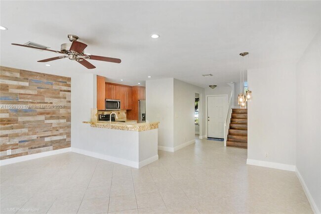 Foto del edificio - 3876 NW 121st Ave