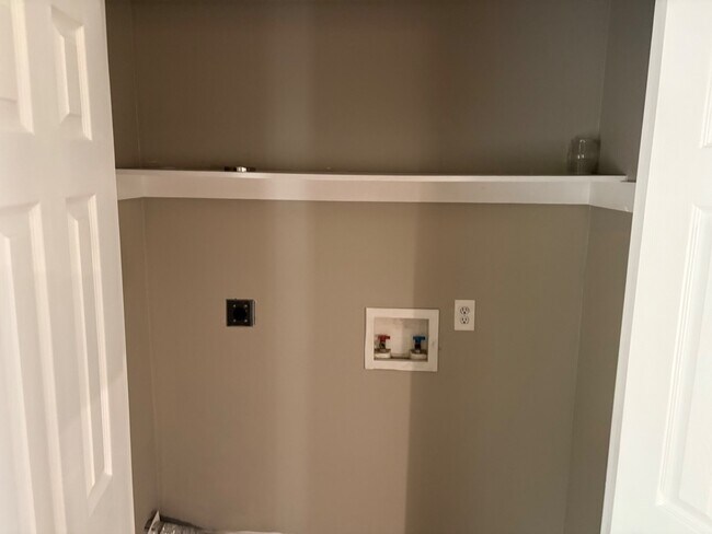 Foto del edificio - 352 Morton Ave