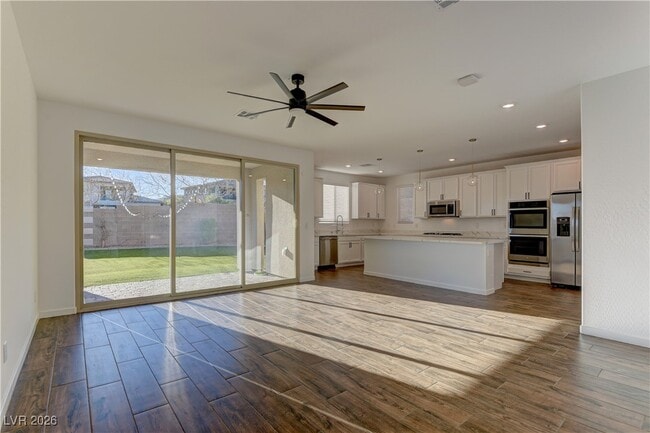 Foto del edificio - 727 Foreign Reef Wy