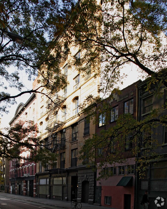 Building Photo - 27-31 Bleecker St