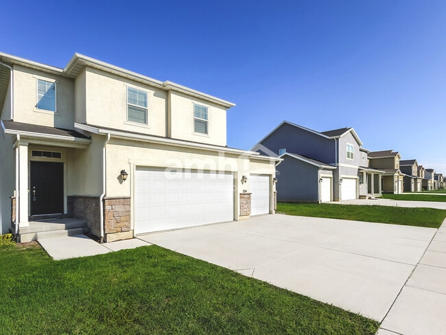 Building Photo - 323 North St