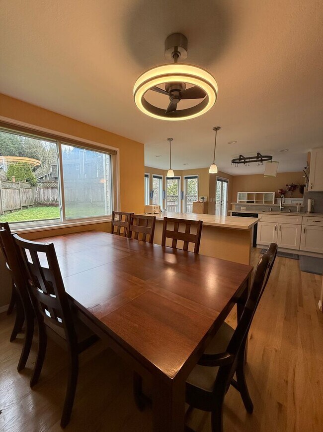 Building Photo - Beautiful 4BR Home in Kirkland Highlands – Prime Location