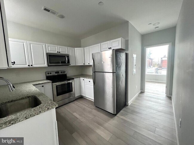 Foto del edificio - 5534 Woodland Ave
