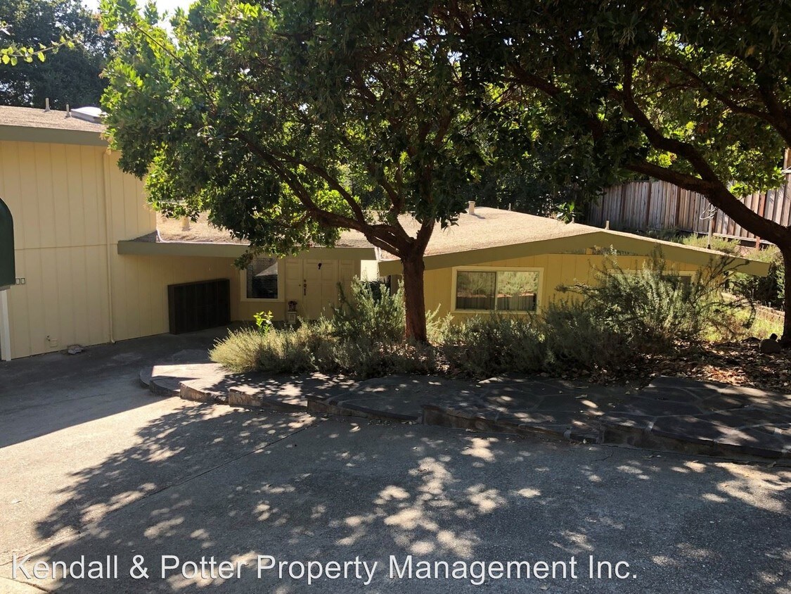 Foto principal - 4 br, 2.5 bath House - 111 Ponderosa Dr.