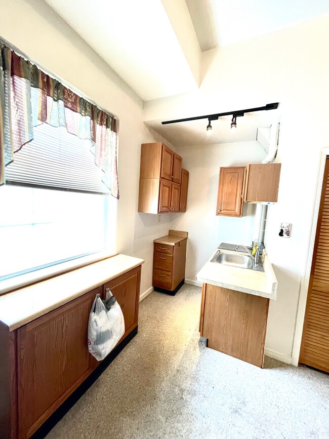 Building Photo - 408 Newcomer Rd