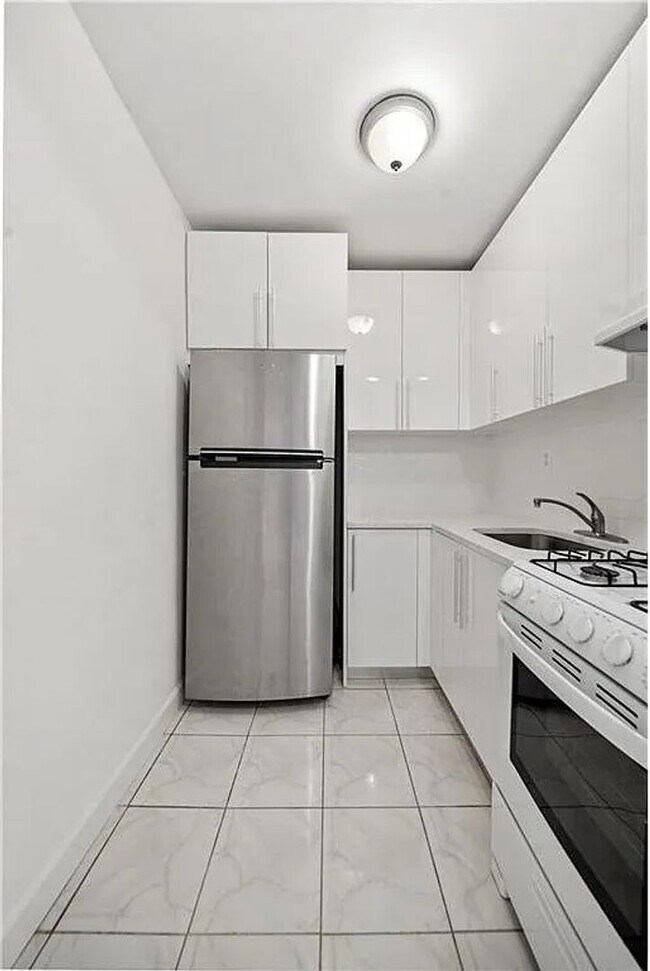 Building Photo - Luxury 1 Bedroom 1 Bathroom