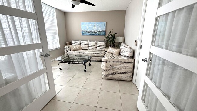 Foto del edificio - 605 Oaks Dr