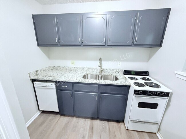 Foto del edificio - 1BR/1BA FOR RENT