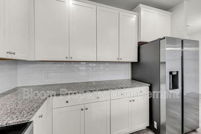 Foto del edificio - 7770 Park Gate Dr