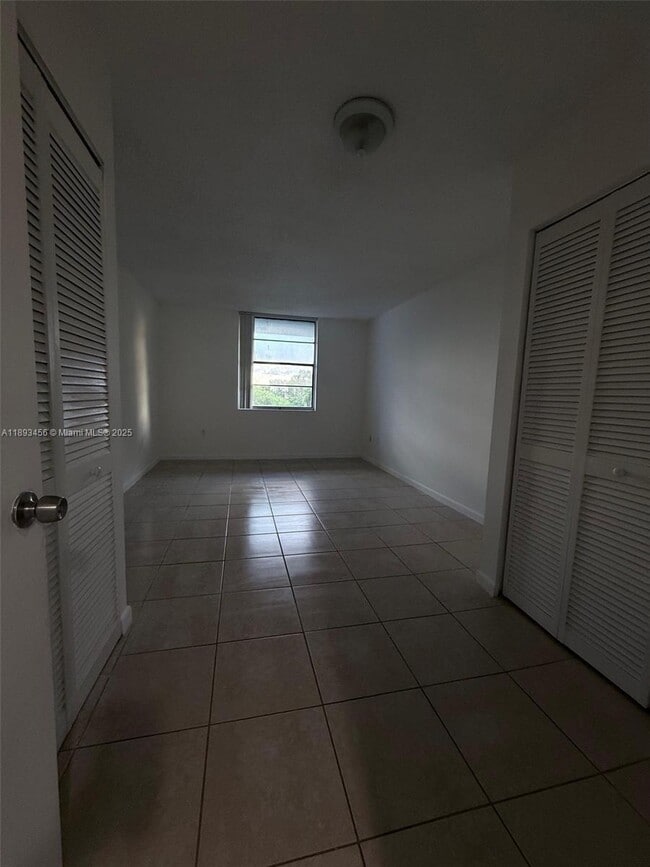 Foto del edificio - 9460 Fontainebleau Blvd