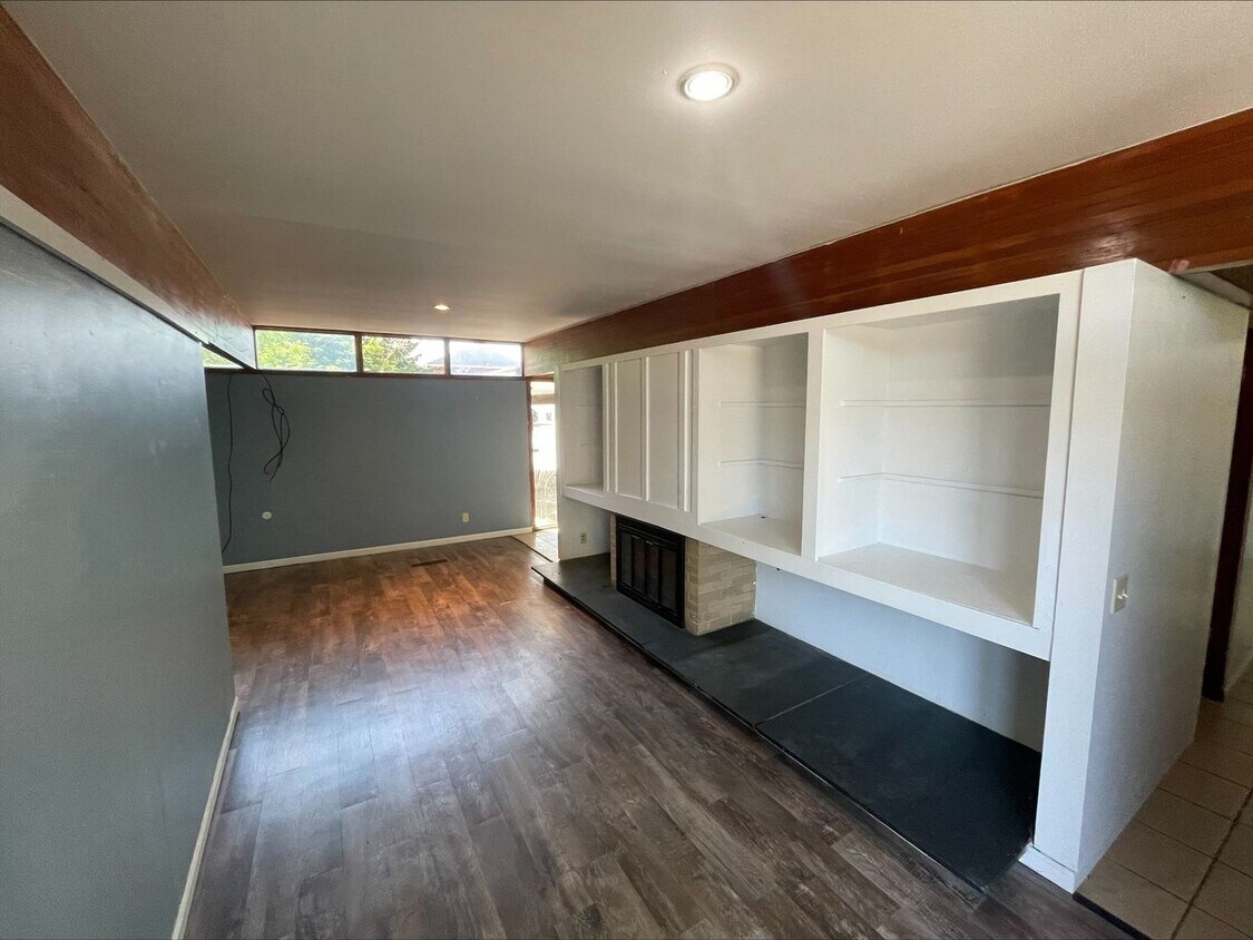 1407 Sutherland 5 Bed/2 Bath House Near House Rental in Kalamazoo, MI