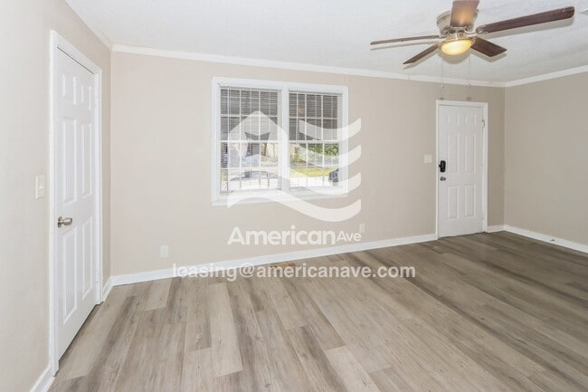 Building Photo - 211 Meadowdale Dr