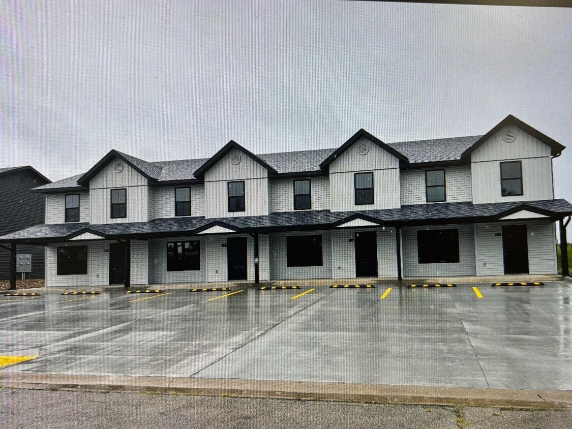 Primary Photo - 3 BEDROOM 2.5 BATHROOM TOWNHOUSE FOR RENT