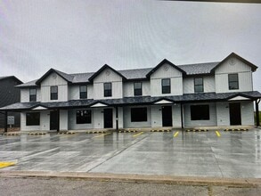 Building Photo - 817 Howard Dr