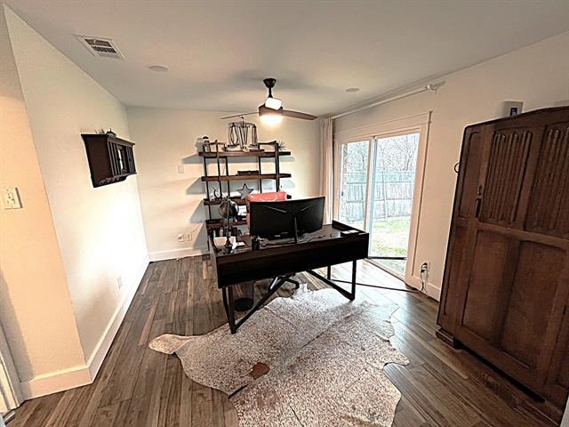 Building Photo - 303 E 6th St