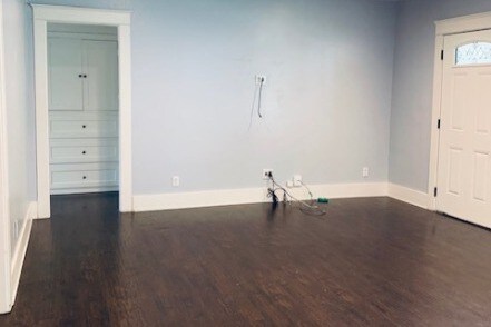 Gran sala de estar - 926 N Maple St