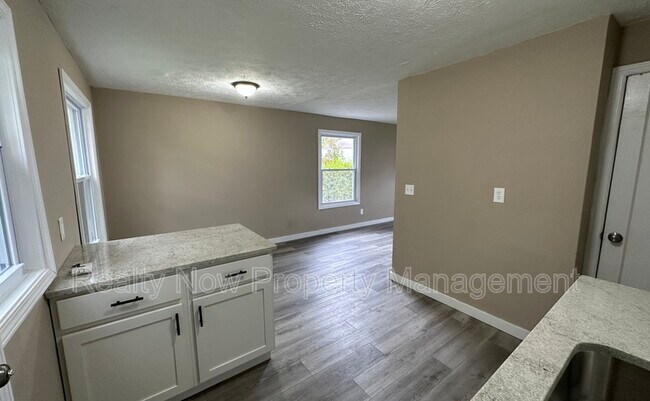 Foto del edificio - 24880 Fisher Rd