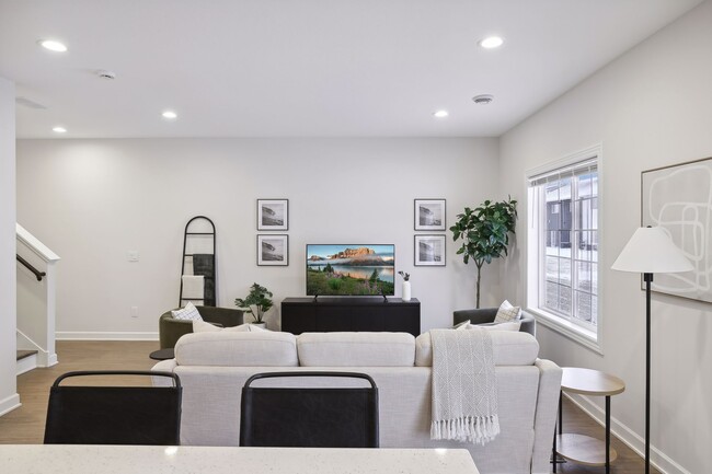 Building Photo - 958 Willow Pl