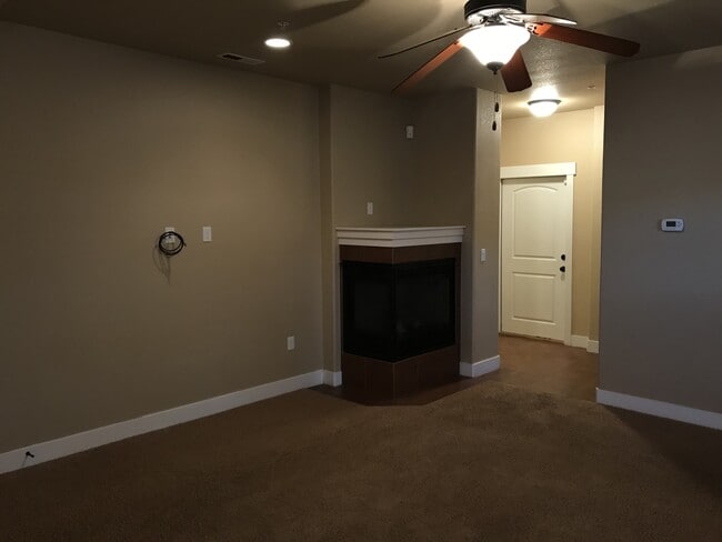 Building Photo - 5850 Dripping Rock Ln