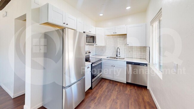 Foto del edificio - 2234 N Catalina Ave