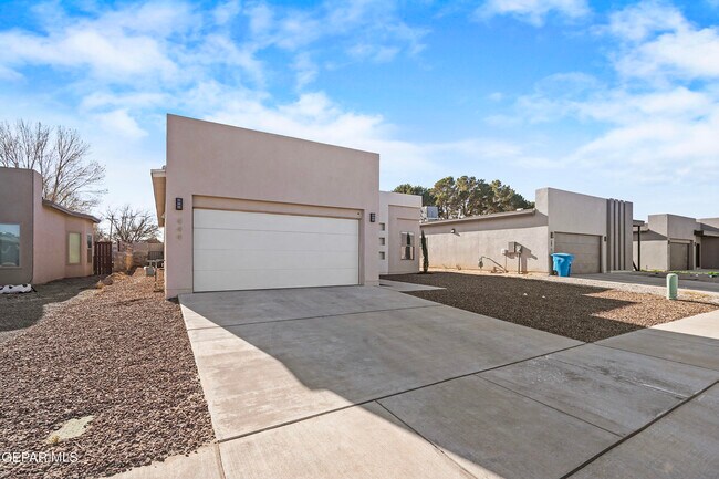 Building Photo - 444 Deserts Dr