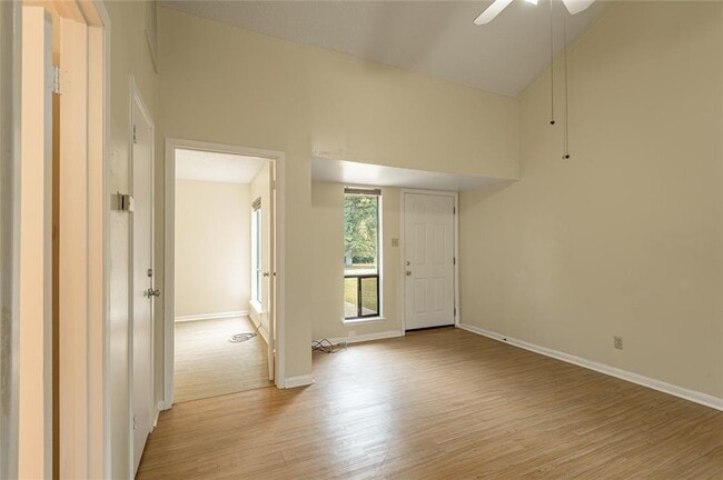Building Photo - 76 Westwood Dr W