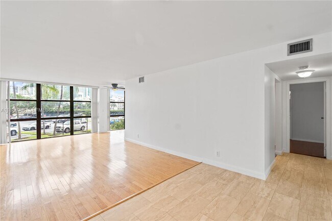 Foto del edificio - 800 Parkview Dr