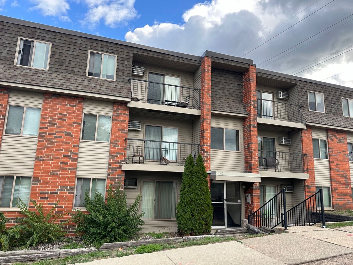 Primary Photo - Two Bedroom One Bathroom Apartment