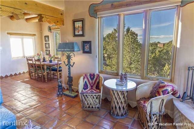Building Photo - 1043 Encantado Dr