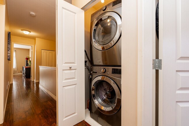 Photo du bâtiment - 18828-18869 69 Ave