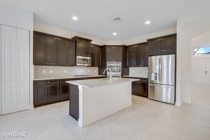 Foto principal - 5 br, 4.5 bath House - 9761 S Miralago Way
