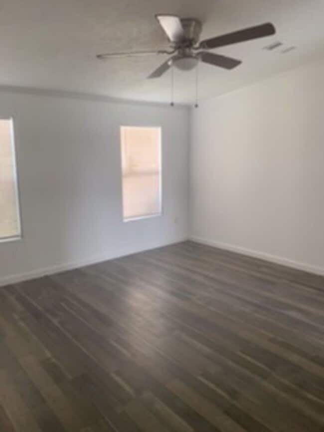 Foto del edificio - Spacious and Clean 3 BR HOUSE - Looking fo...