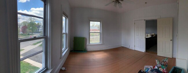 Bedroom 1 - 94 Broad St