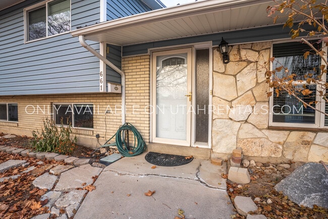 Building Photo - 661 E 60 N