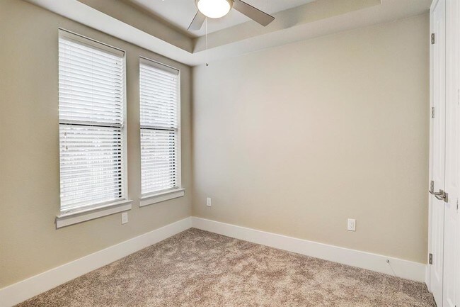 Foto del edificio - 2401 Crawford St