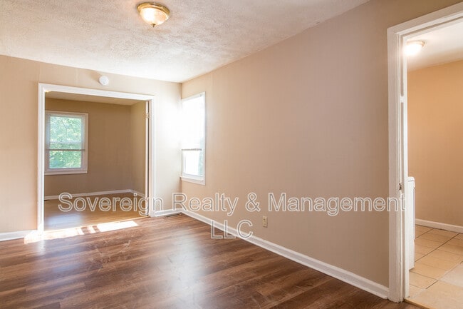 Building Photo - 1801 Oakmont Dr NW