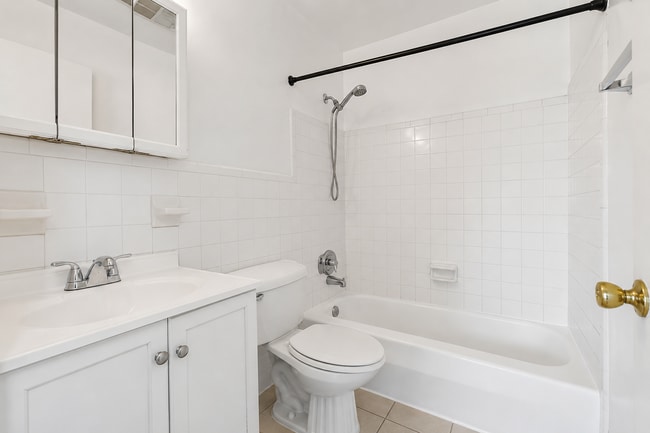 Building Photo - Charming 2-Bed Oasis on Providence Blvd – Cozy Living in Deltona!