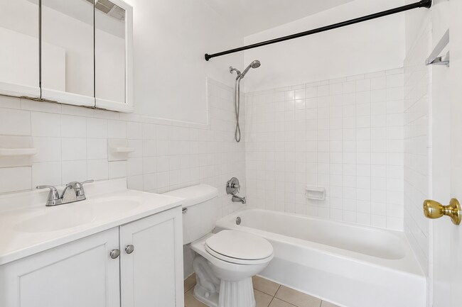 Foto del edificio - Charming 2-Bed Oasis on Providence Blvd – Cozy Living in Deltona!